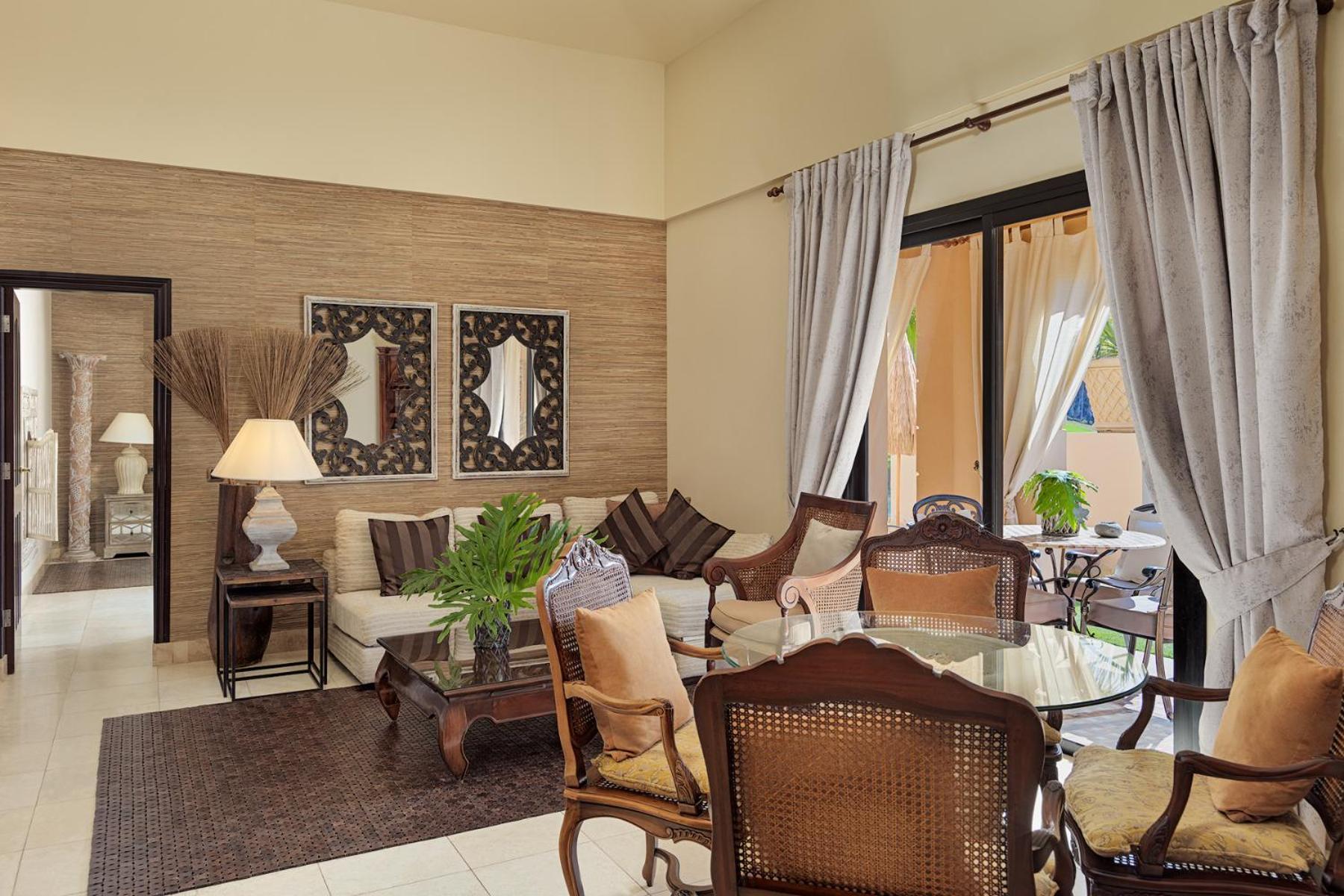 Royal Garden Villas, Luxury